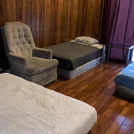 Private Rooms 5 Min Finch West Subway - York University 토론토 외부 사진