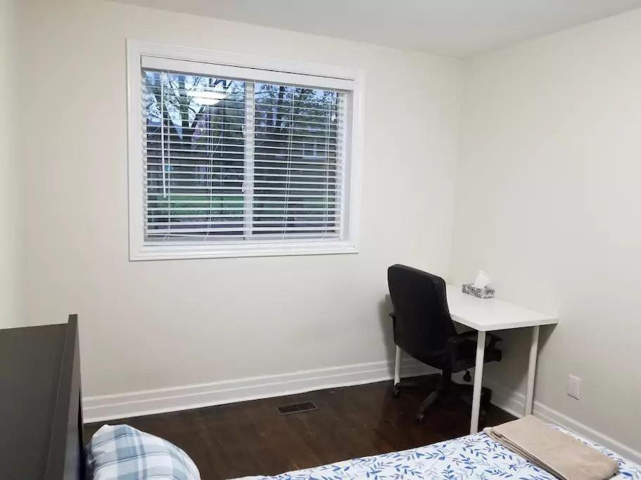 Private Rooms 5 Min Finch West Subway - York University 토론토 외부 사진