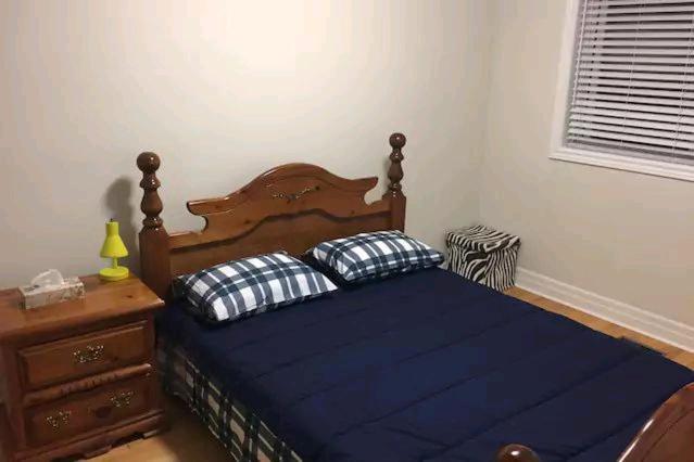 Private Rooms 5 Min Finch West Subway - York University 토론토 외부 사진