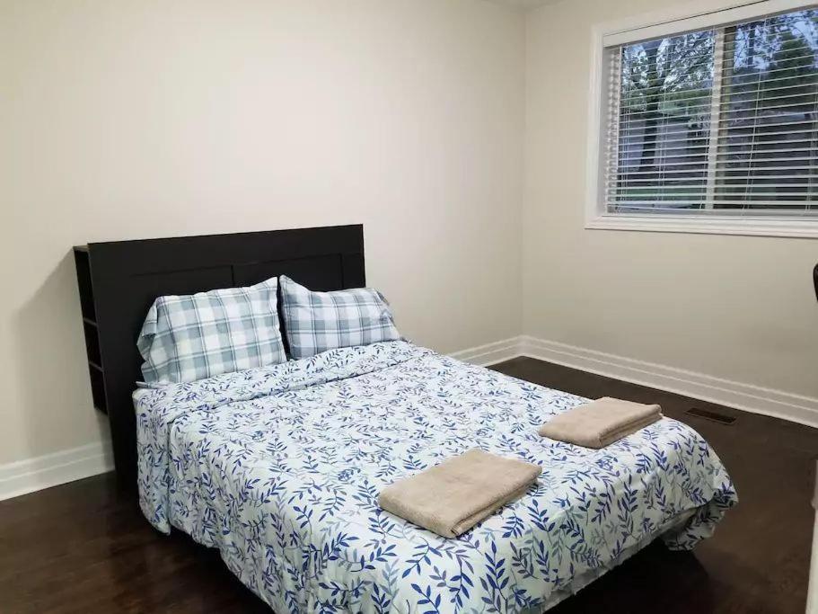 Private Rooms 5 Min Finch West Subway - York University 토론토 외부 사진