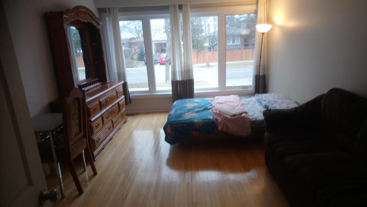 Private Rooms 5 Min Finch West Subway - York University 토론토 외부 사진