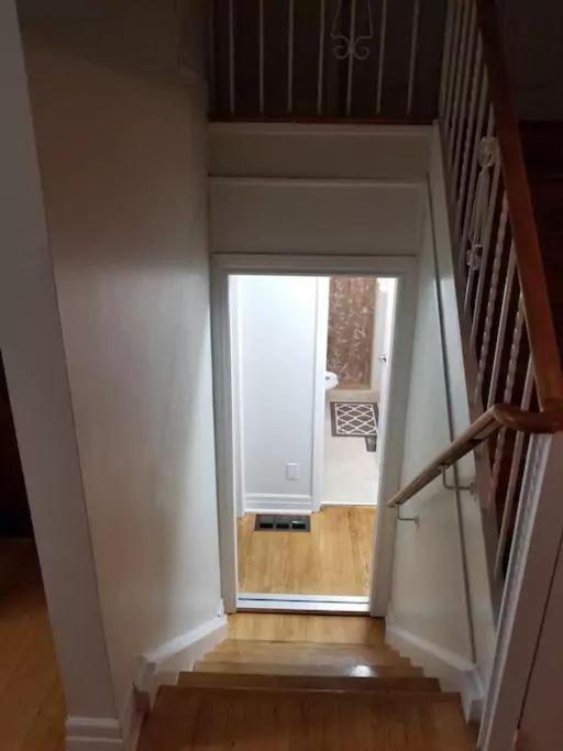 Private Rooms 5 Min Finch West Subway - York University 토론토 외부 사진