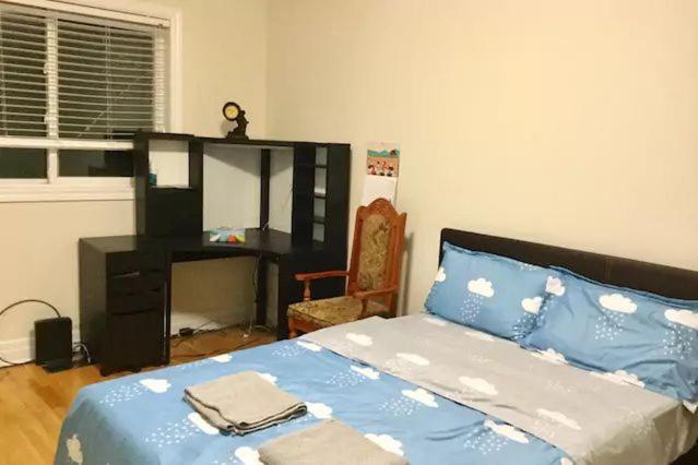 Private Rooms 5 Min Finch West Subway - York University 토론토 외부 사진