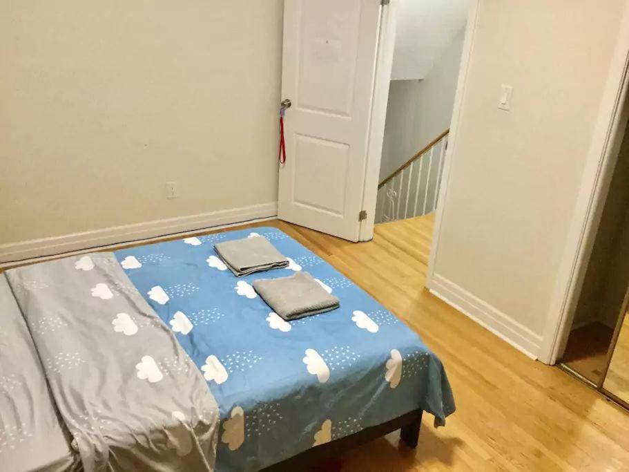 Private Rooms 5 Min Finch West Subway - York University 토론토 외부 사진
