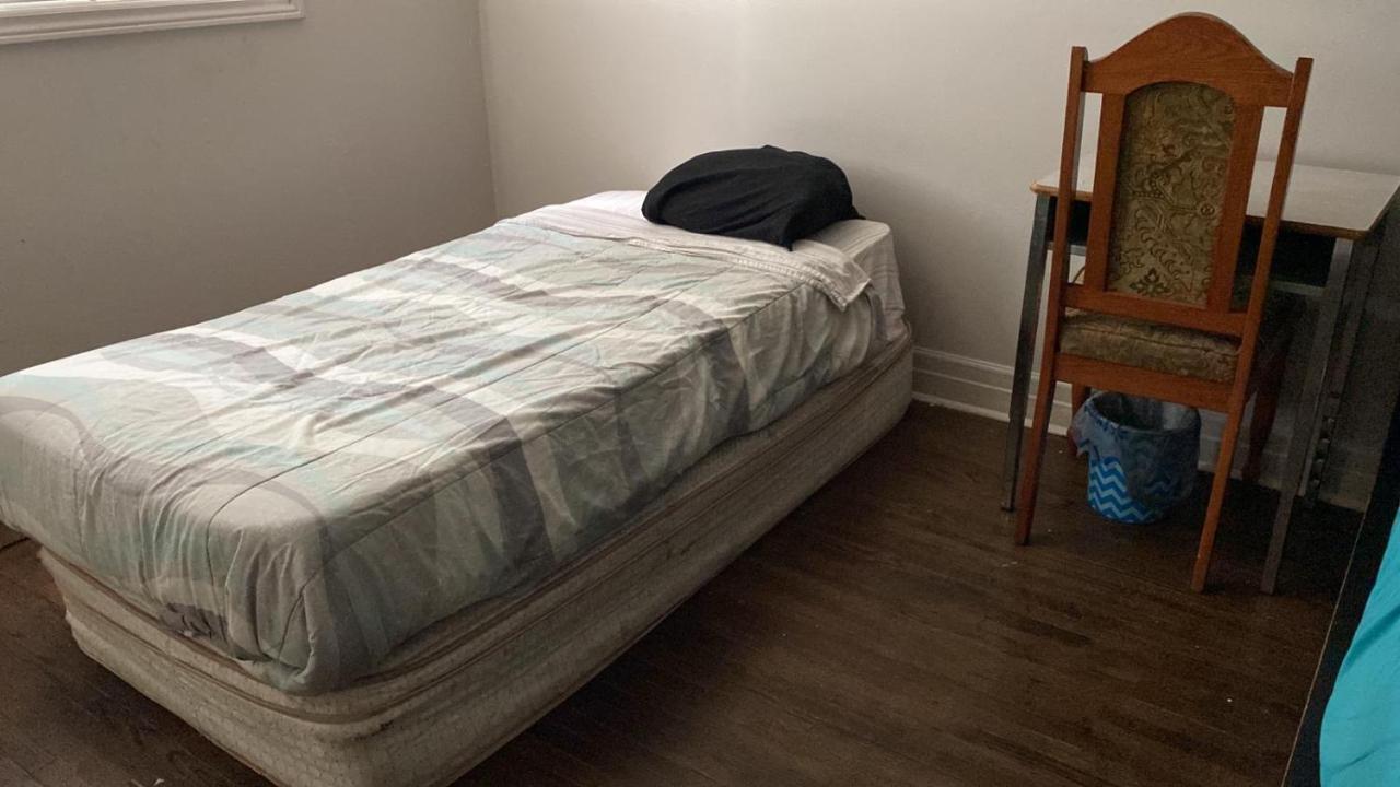 Private Rooms 5 Min Finch West Subway - York University 토론토 외부 사진