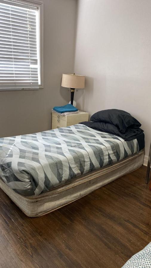 Private Rooms 5 Min Finch West Subway - York University 토론토 외부 사진