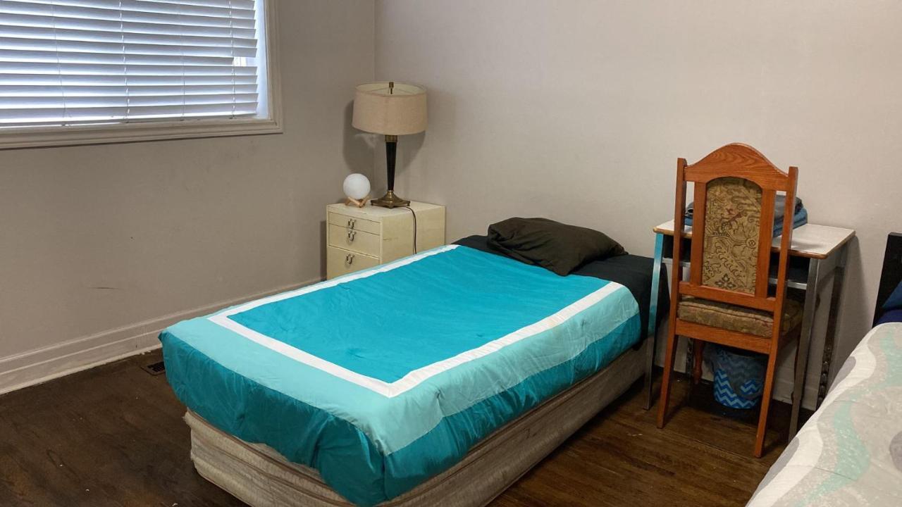Private Rooms 5 Min Finch West Subway - York University 토론토 외부 사진