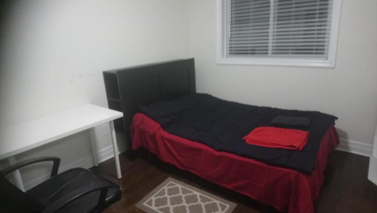 Private Rooms 5 Min Finch West Subway - York University 토론토 외부 사진