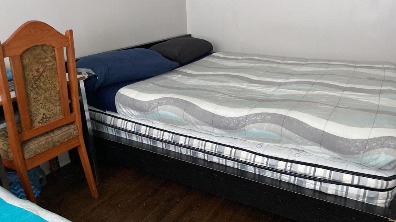 Private Rooms 5 Min Finch West Subway - York University 토론토 외부 사진