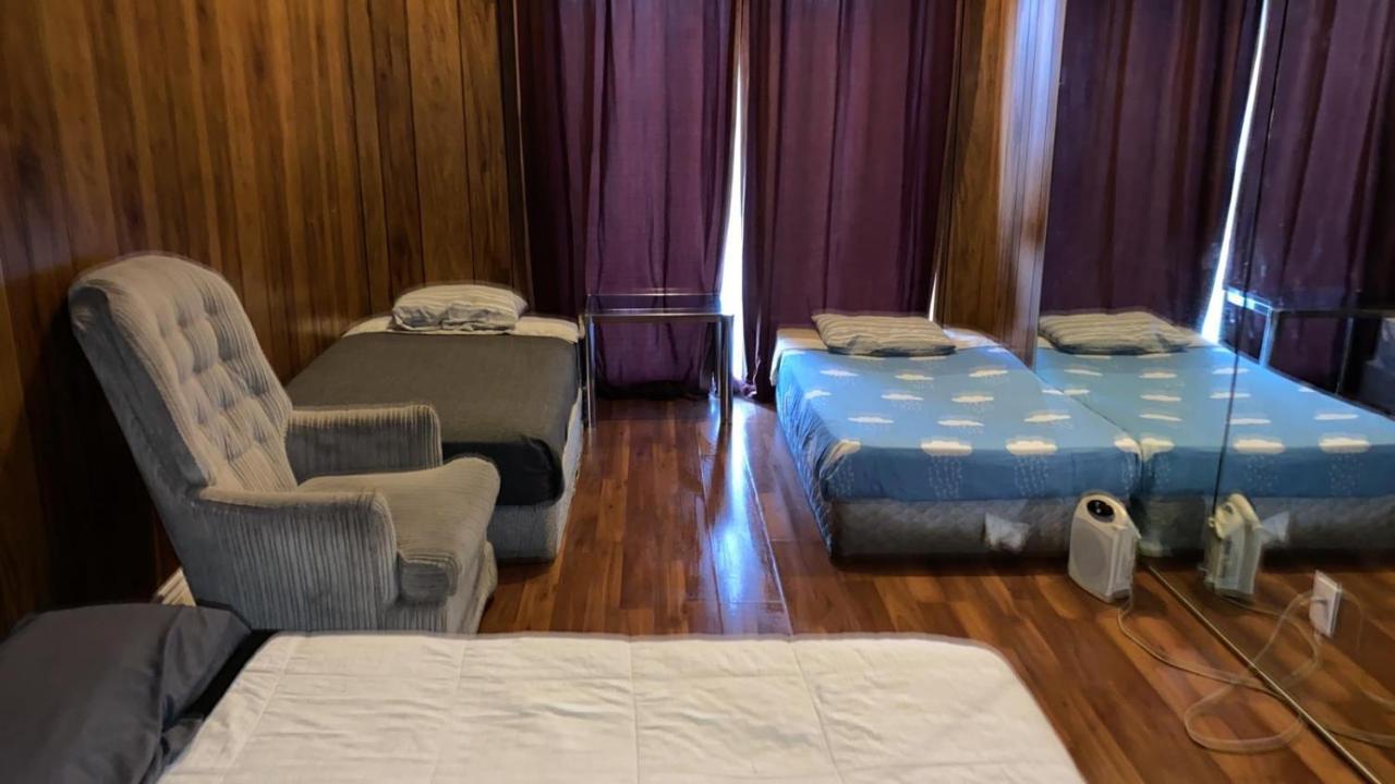 Private Rooms 5 Min Finch West Subway - York University 토론토 외부 사진